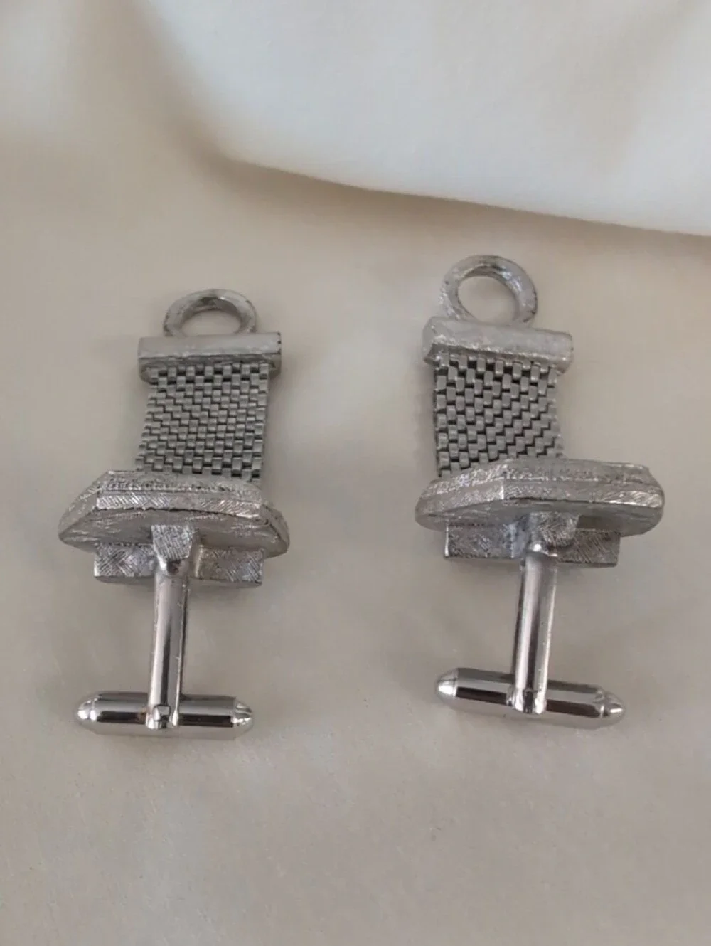 DANTE Vintage Silver Mesh Drop Cufflinks with Blue Gemstone Accent